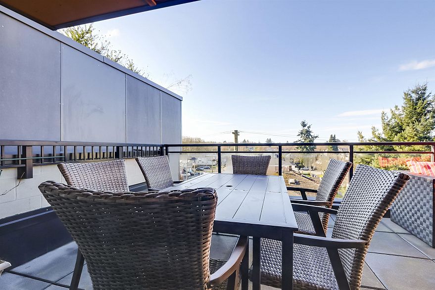 403 688 E 18th Avenue