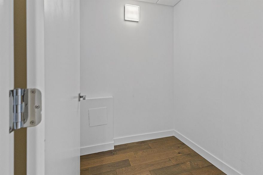 307 5383 Cambie Street