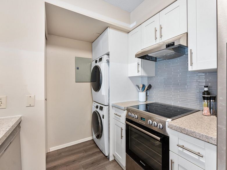 102 2195 W 5th Avenue