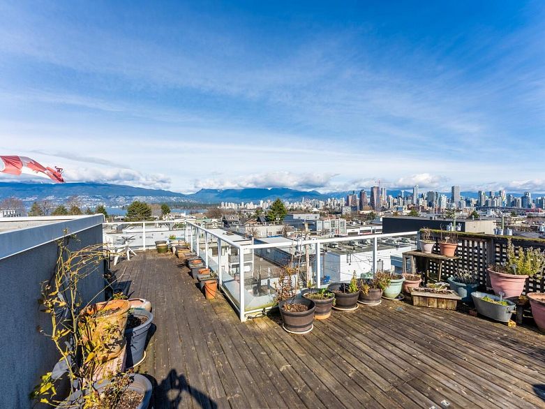 102 2195 W 5th Avenue