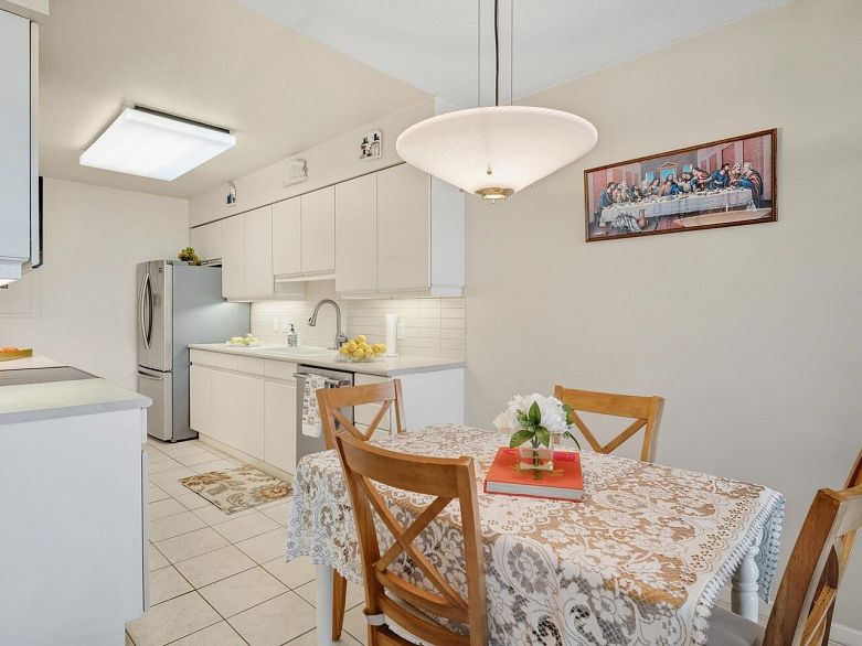 412 518 W 14th Avenue