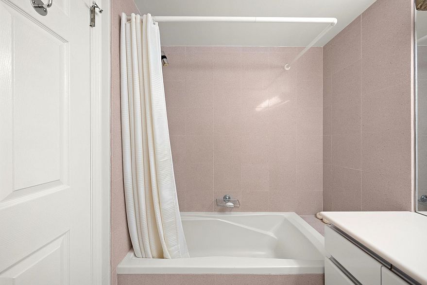 101 2288 W 40th Avenue