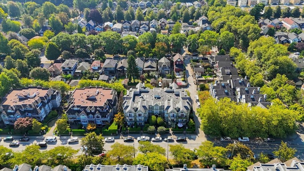 307 876 W 16th Avenue