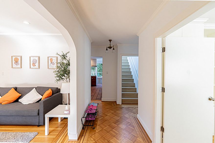 4327 Locarno Crescent