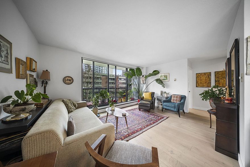 301 1330 Harwood Street