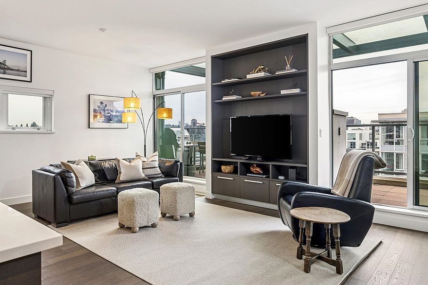 PH1606 288 W 1st Avenue