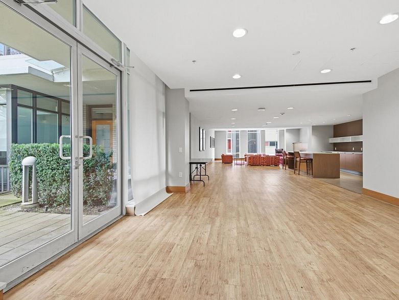 313 77 Walter Hardwick Avenue