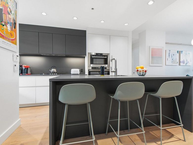 313 77 Walter Hardwick Avenue