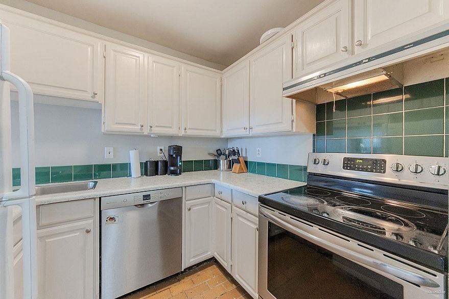 101 2240 Wall Street