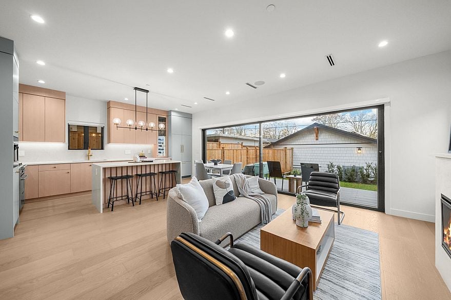 2 2247 Parker Street