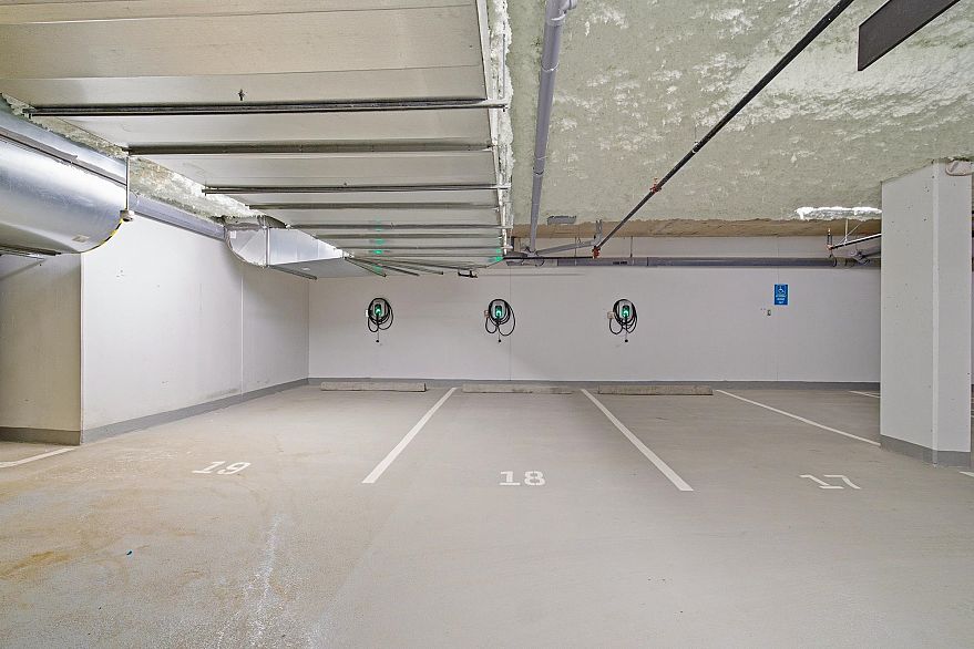 406 6485 Manitoba Street