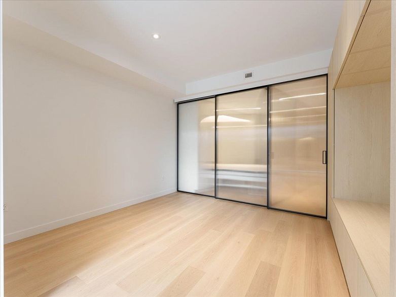 513 2471 St George Street