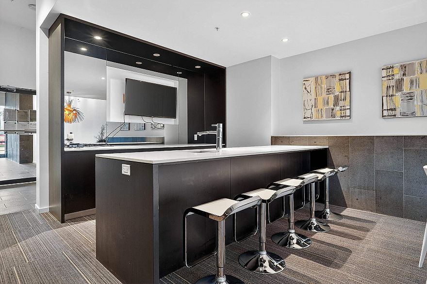 512 133 E 8th Avenue