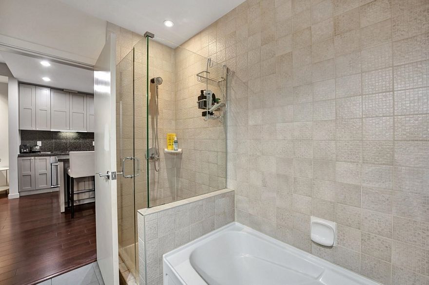 407 1333 W Georgia Street