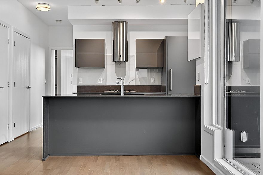 512 133 E 8th Avenue