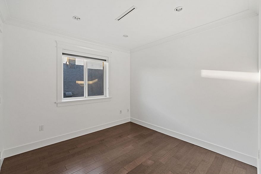 831 E King Edward Avenue