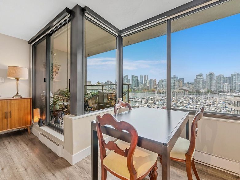 521 666 Leg In Boot Square