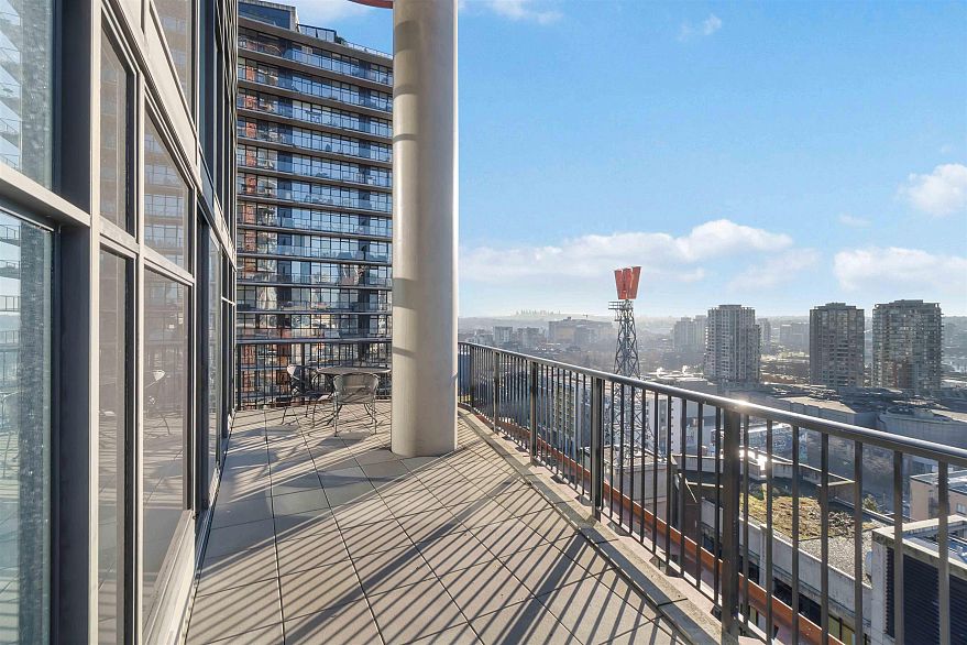 2306 128 W Cordova Street