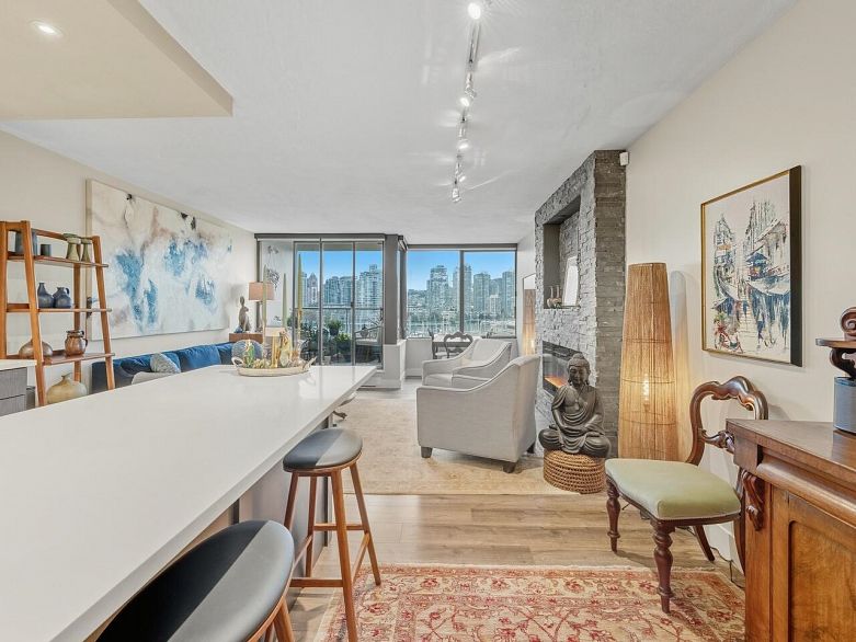 521 666 Leg In Boot Square