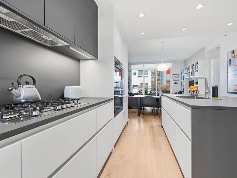 313 77 Walter Hardwick Avenue