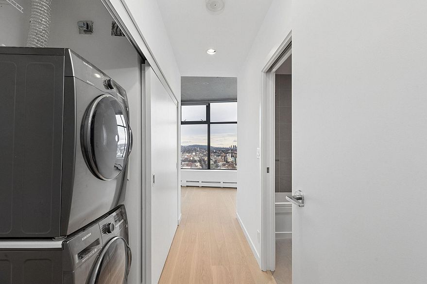 2904 108 W Cordova Street