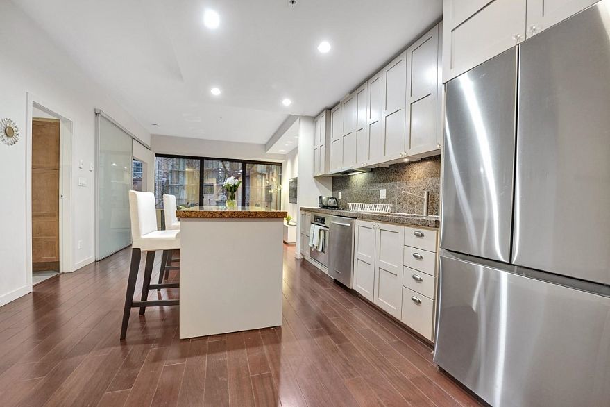 407 1333 W Georgia Street