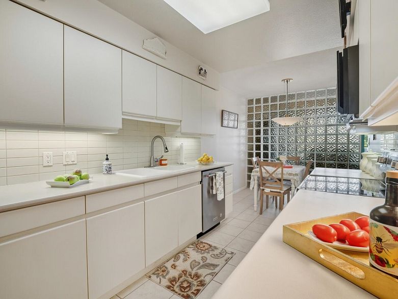 412 518 W 14th Avenue