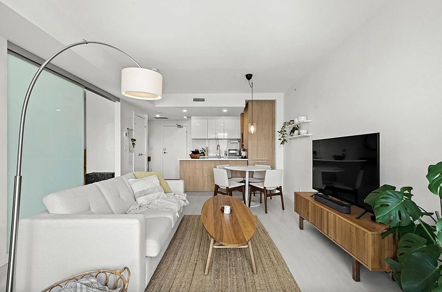 1911 285 E 10th Avenue