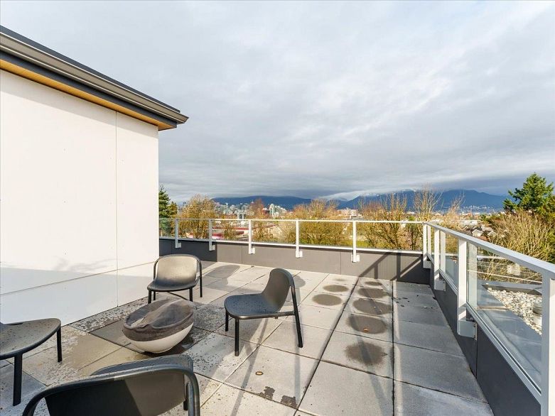 513 2471 St George Street