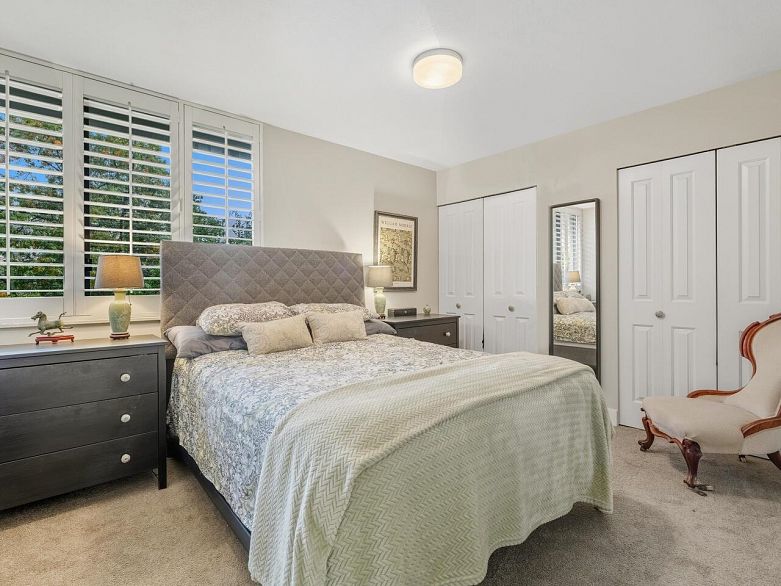 521 666 Leg In Boot Square