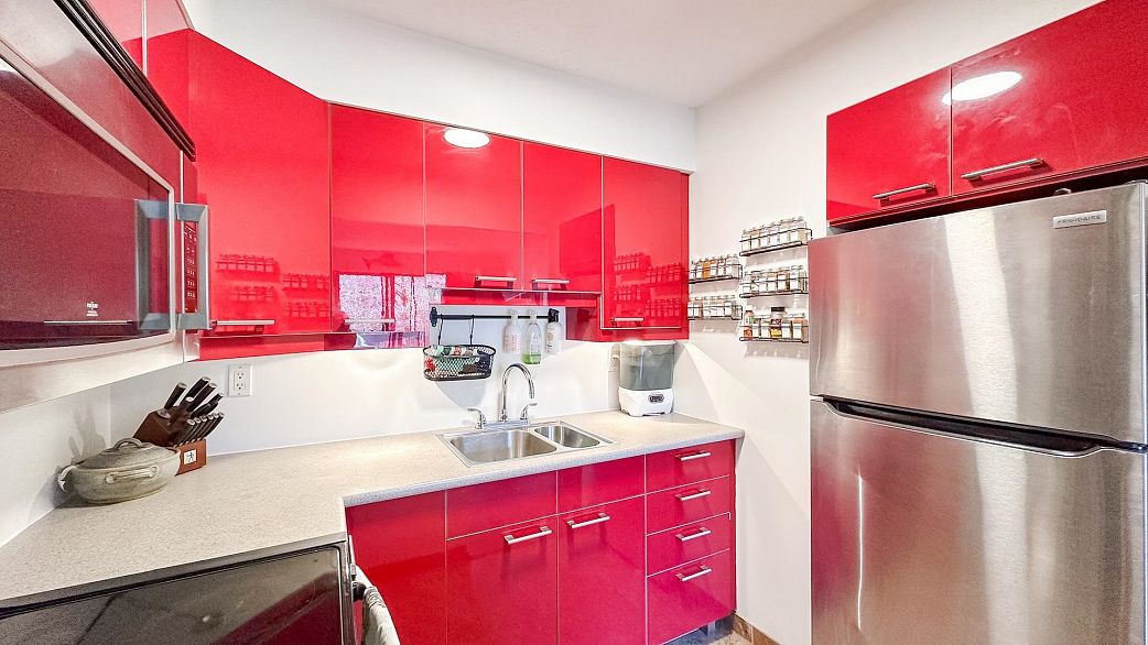 202 2080 Maple Street