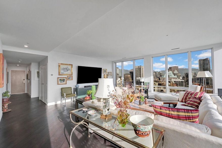 2106 989 Nelson Street