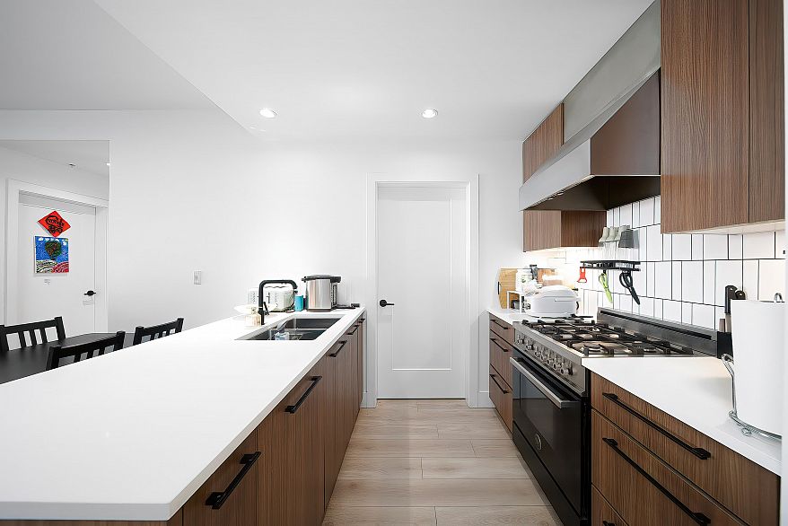 208 6933 Cambie Street