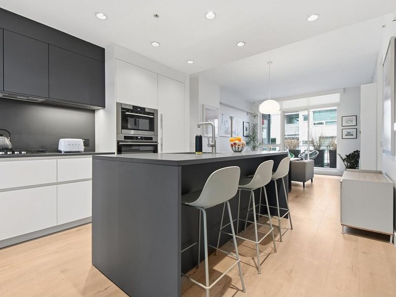 313 77 Walter Hardwick Avenue