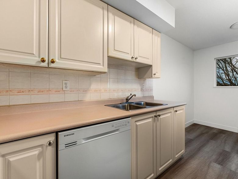 401 1723 Frances Street