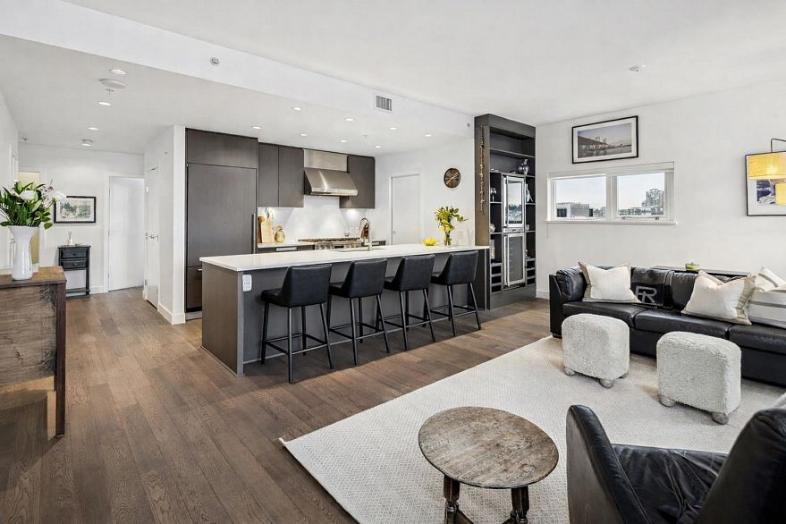 PH1606 288 W 1st Avenue