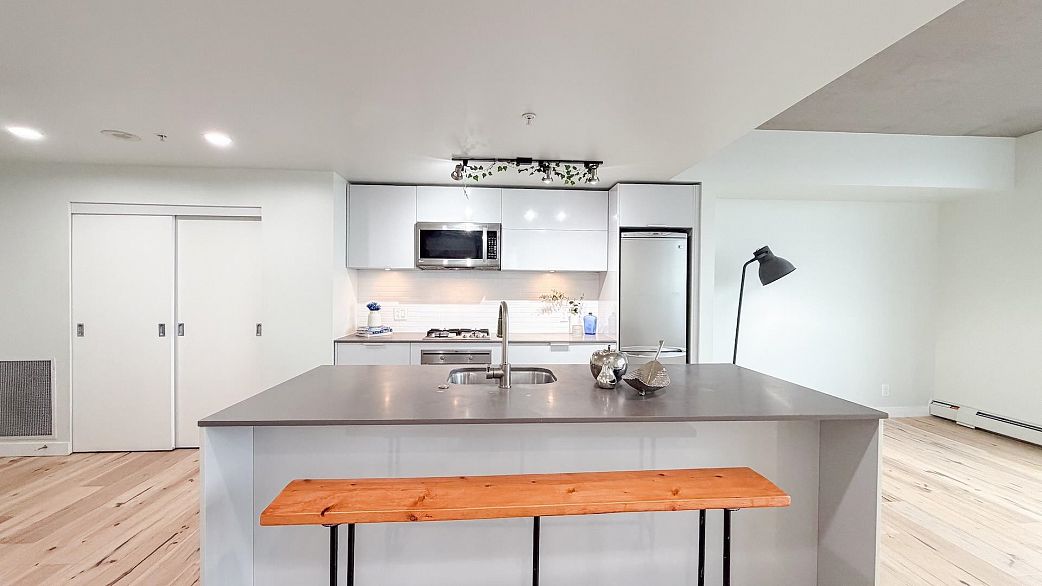 PH4 108 Cordova Street