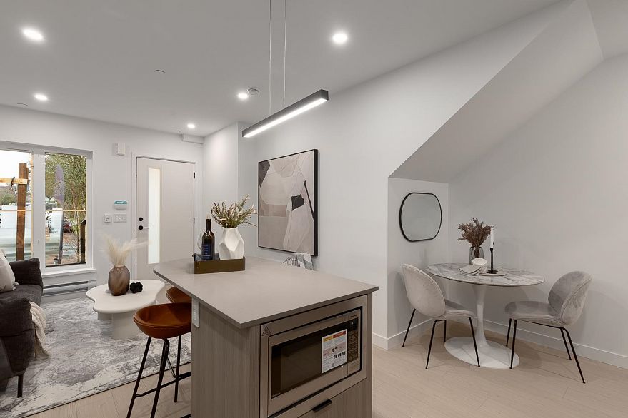 201 2329 E 34th Avenue