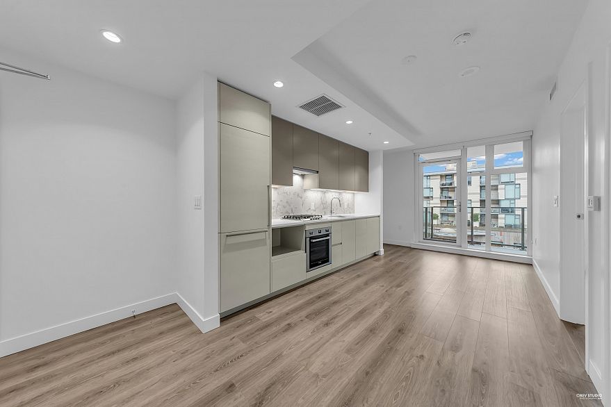 303 8121 Chester Street