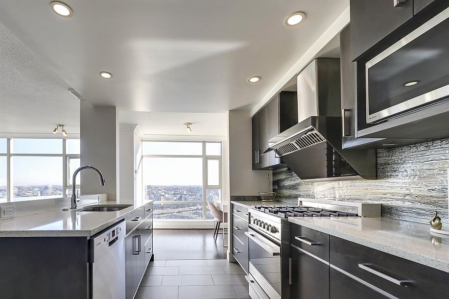 3002 1199 Marinaside Crescent