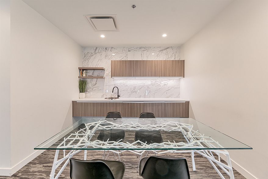 202 528 W King Edward Avenue