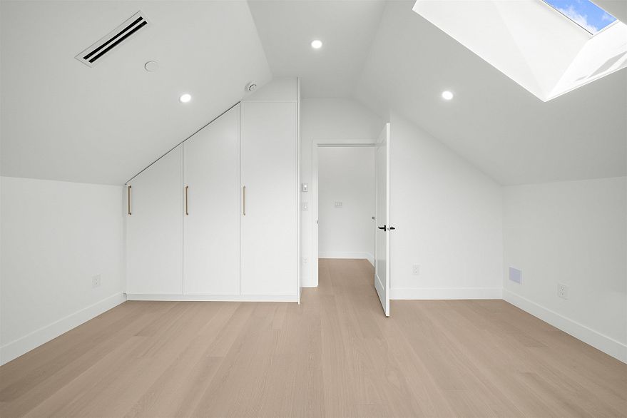 1 6461 E Prince Edward Street