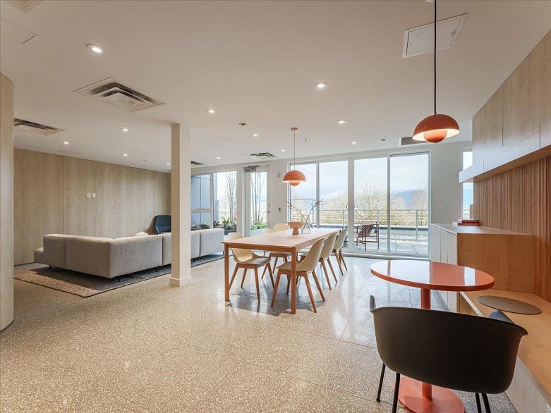 513 2471 St George Street