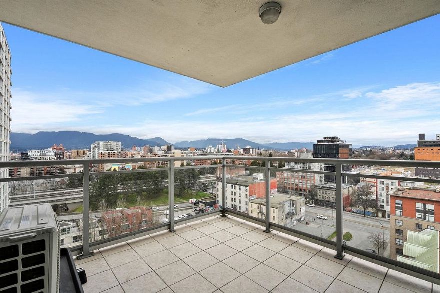 1302 120 Milross Avenue