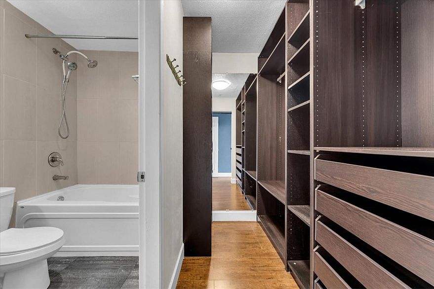 307 876 W 16th Avenue