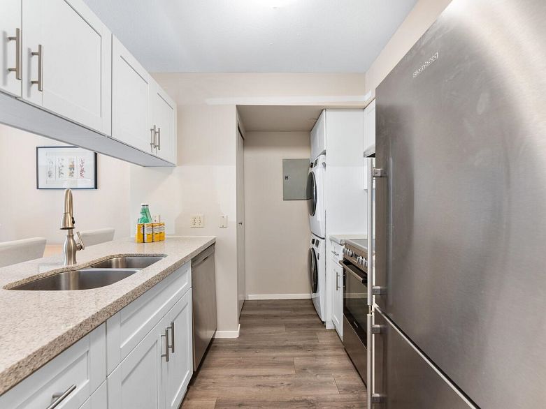 102 2195 W 5th Avenue