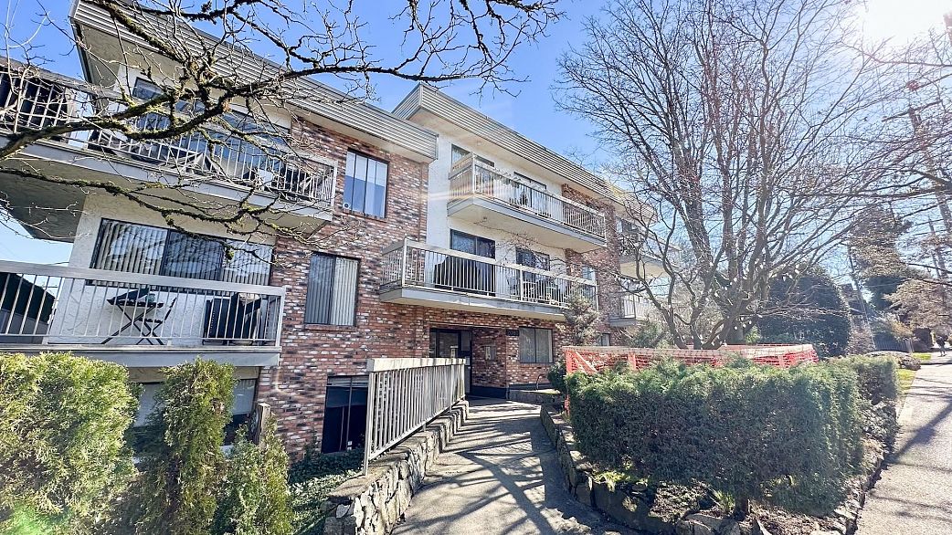 202 2080 Maple Street