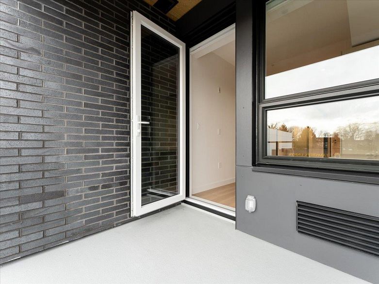 513 2471 St George Street