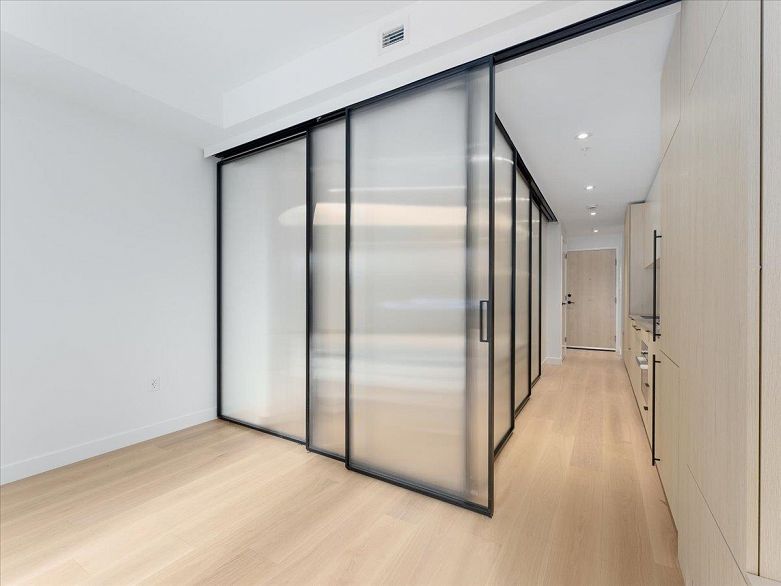 513 2471 St George Street