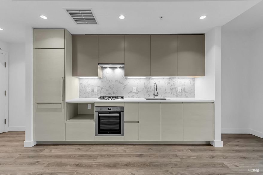 303 8121 Chester Street